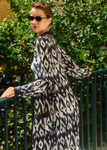 Load image into Gallery viewer, Caravan