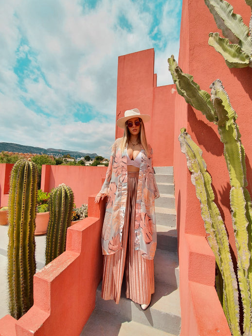 BLUE KIMONO LIGHTWEIGHT PERFECT FOR SUMMER DAYS AND BEACH, THE PHOTO IS IN MURALLA ROJA SPAIN CACTUS KIMONO FOR WOMEN SUSTAINABLE ETICHAL
